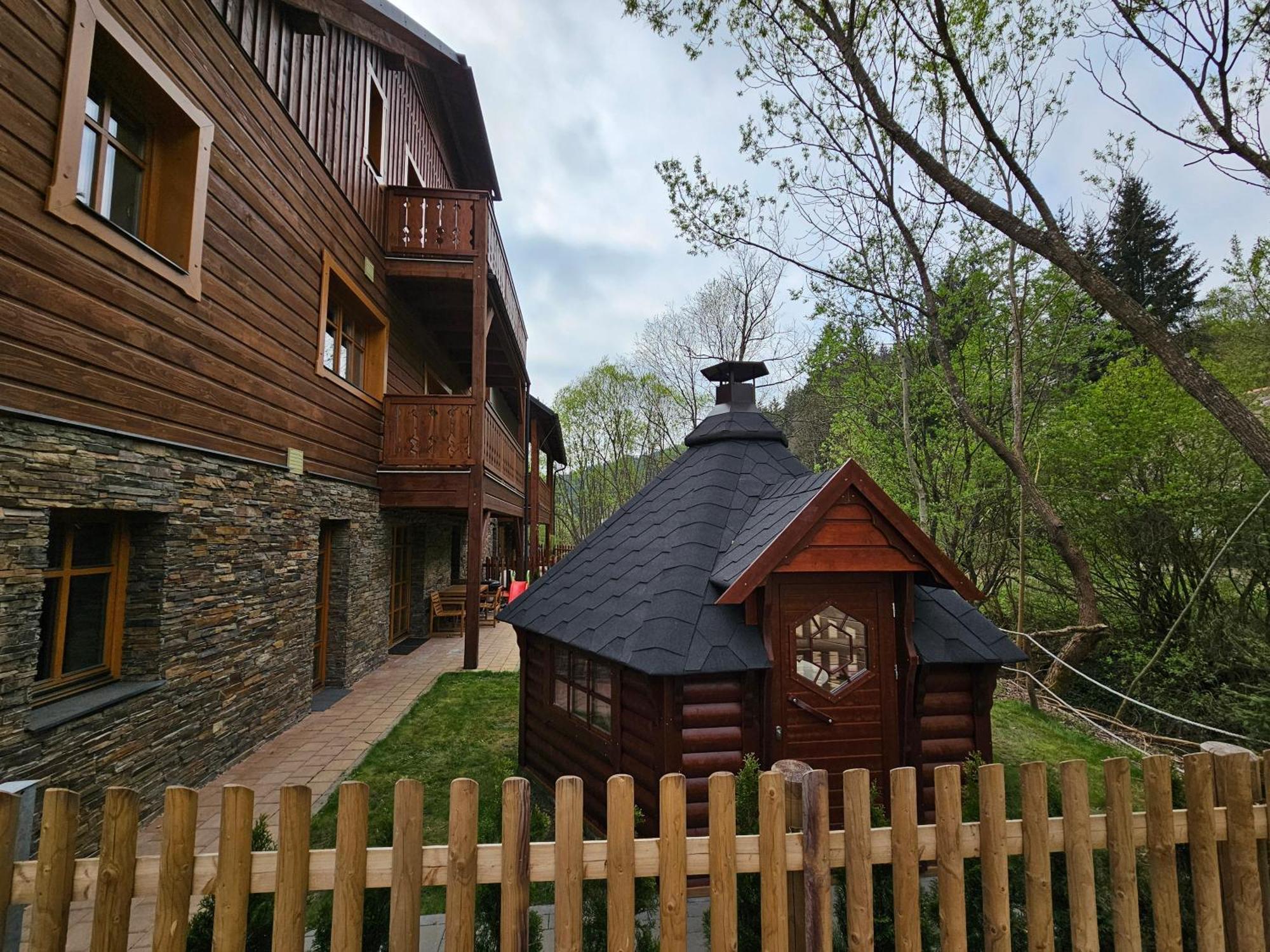 Apartmany Jezerne Velké Karlovice Exterior foto