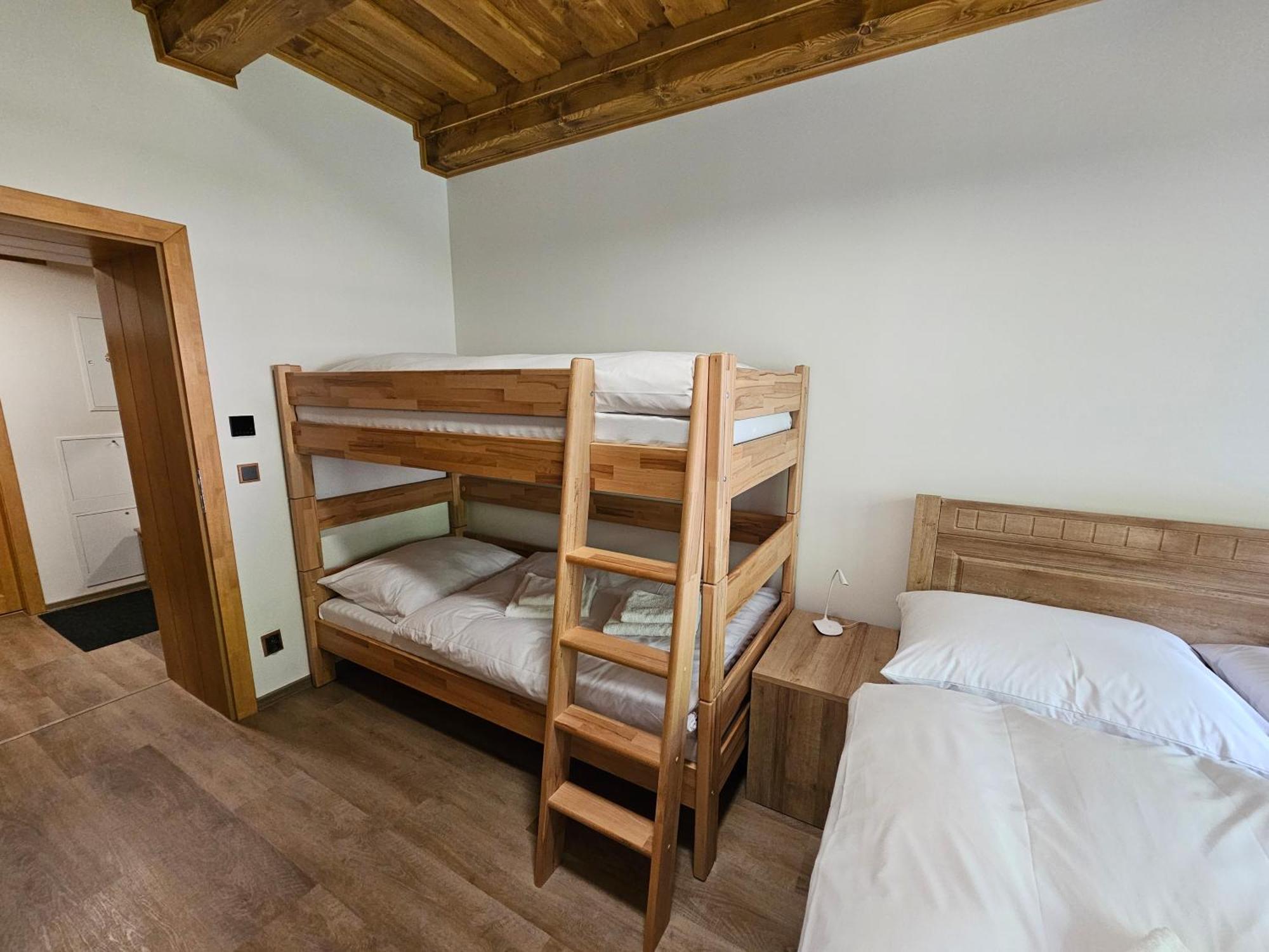 Apartmany Jezerne Velké Karlovice Zimmer foto